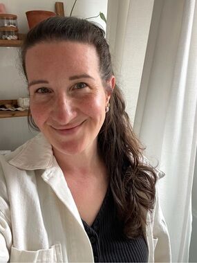Meet your Posher, Leona